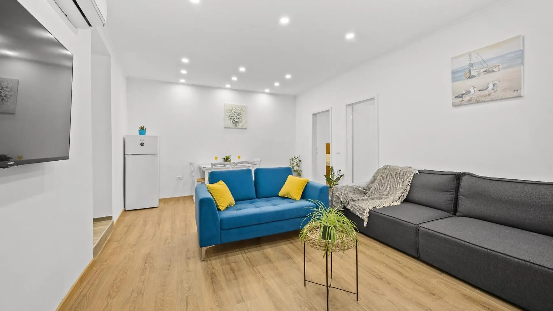 Old Tower Center Apartment 2 بولا 0*,