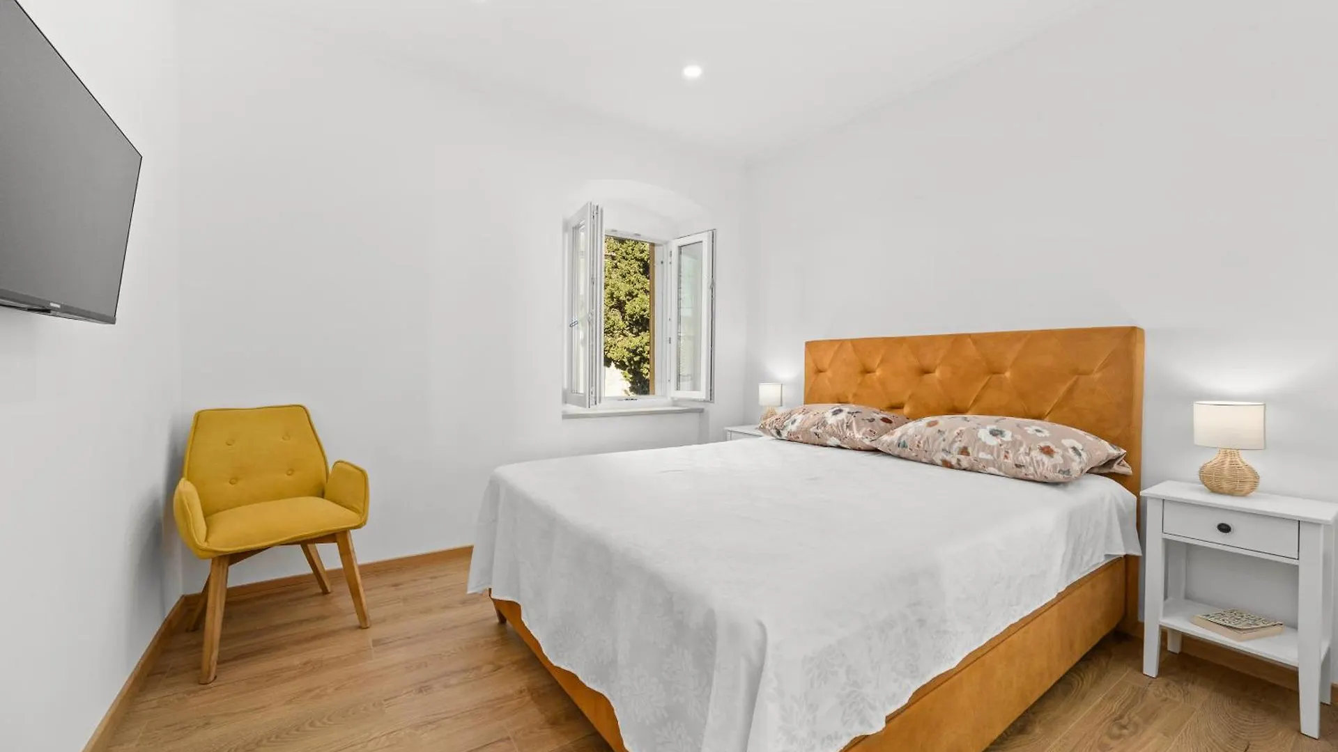 Old Tower Center Apartment 2 بولا