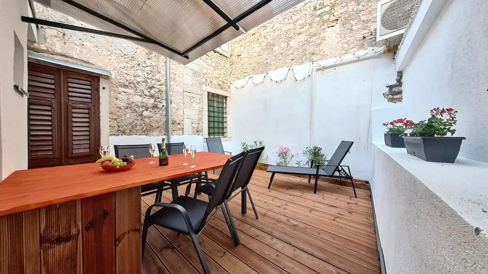 Old Tower Center Apartment 2 Pula 0*,  Croatia