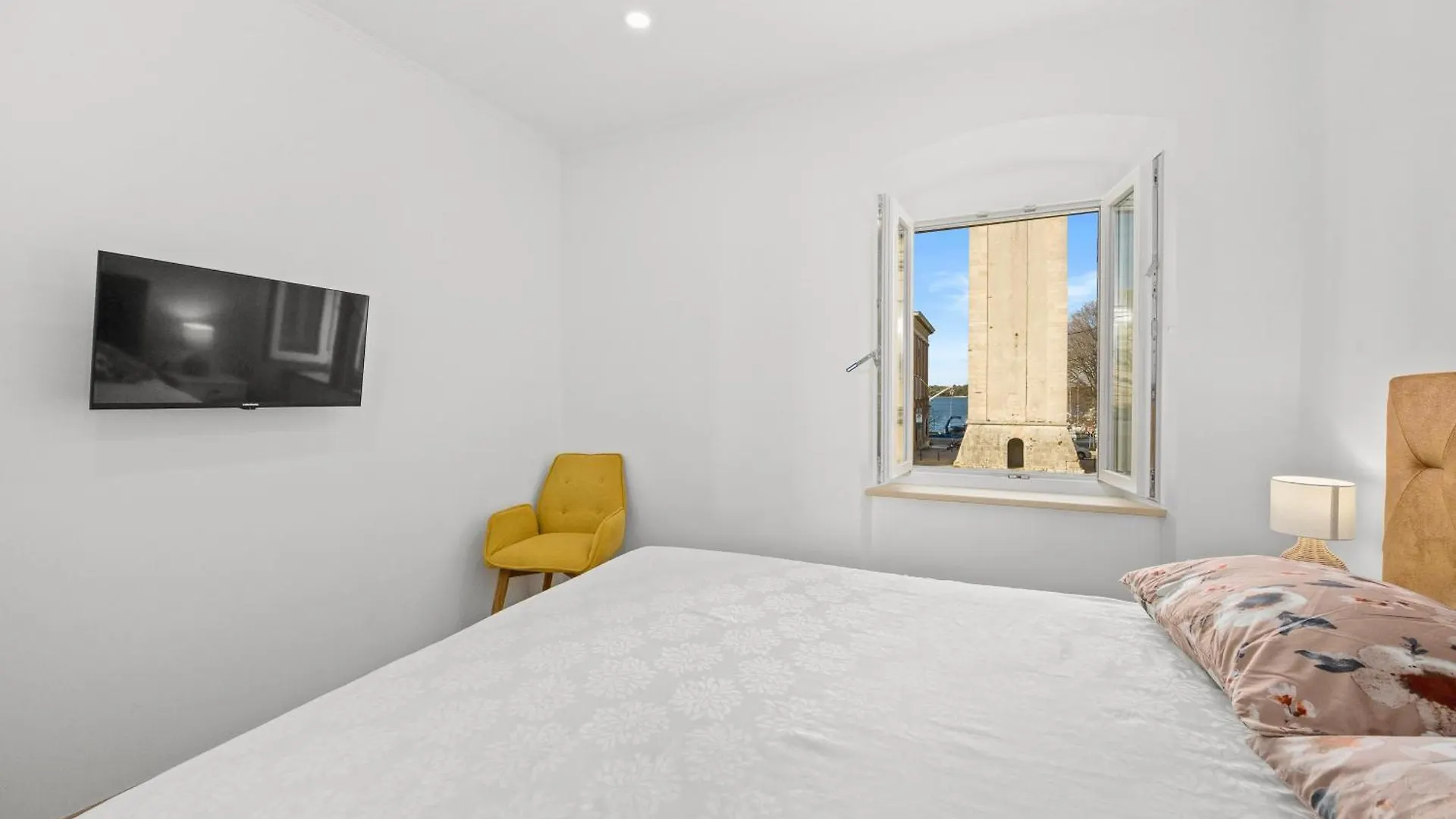 Old Tower Center Apartment 2 Pula 0*,